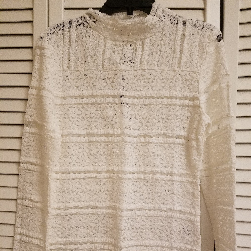 🍁 Ivory lace top